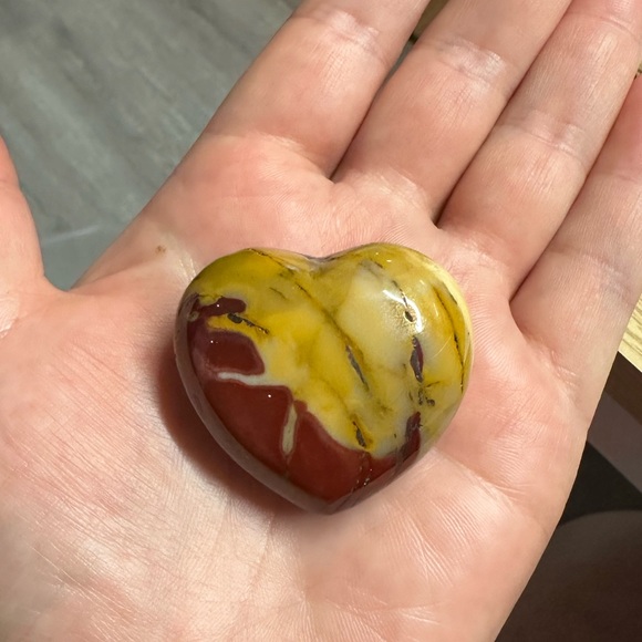 Mookaite Jasper Heart Stone - Picture 2 of 2